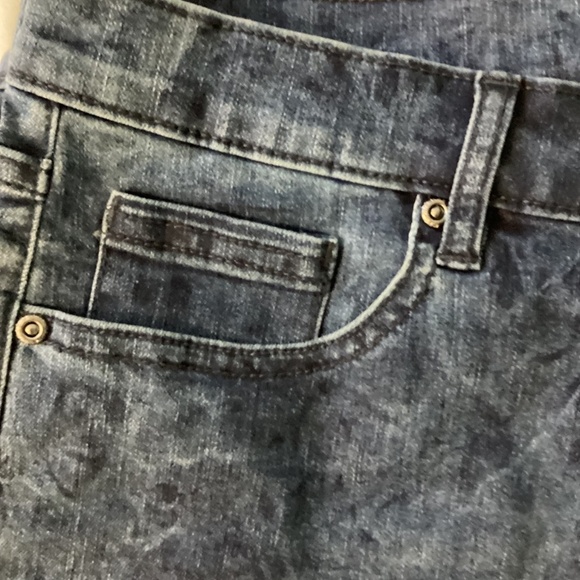 DENIM TIE DYE SHORTS  ( Size: 10) NWOT  ( Color: Dark  Blue/ Tie Dye) - Picture 4 of 6